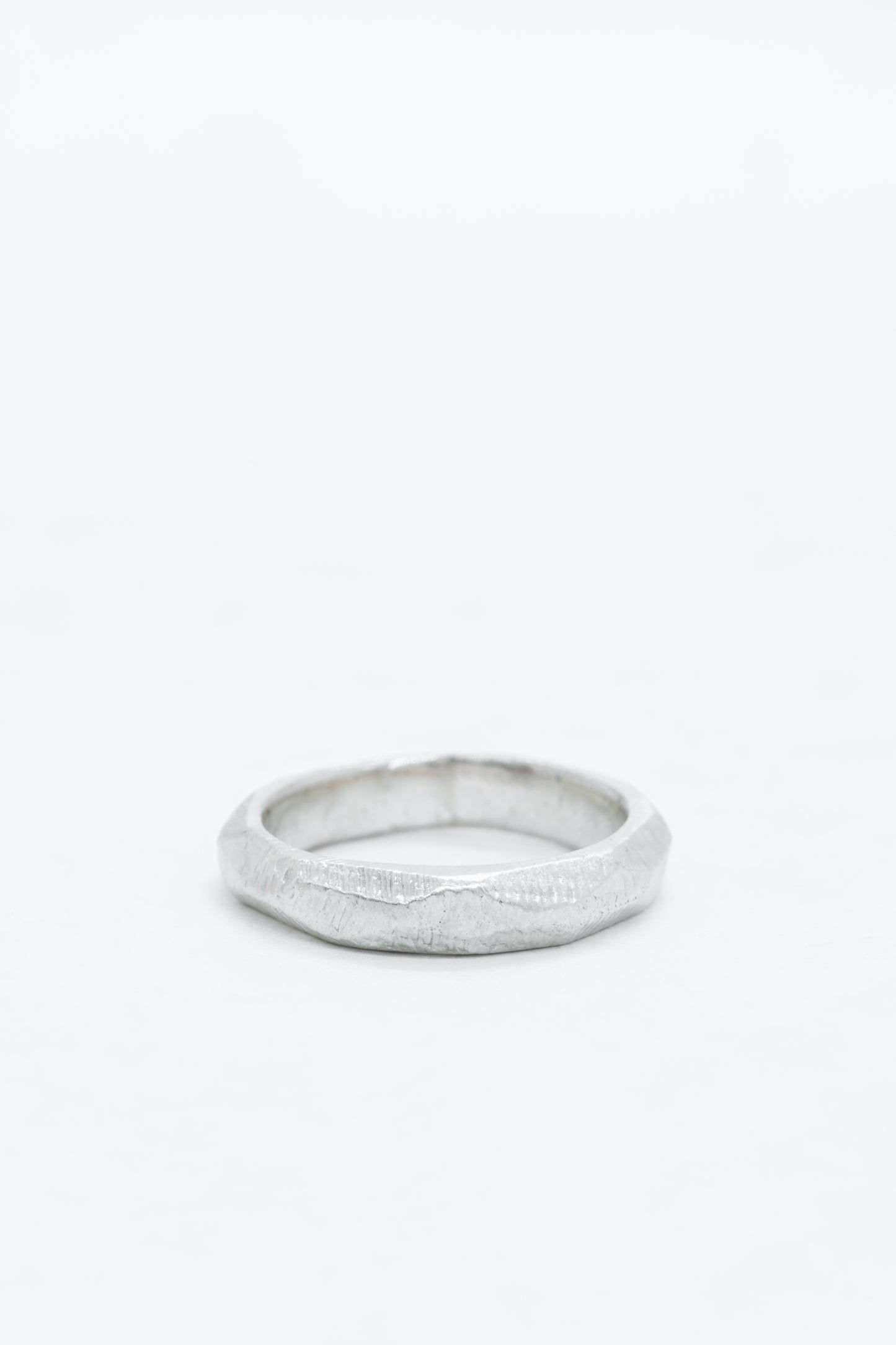 ROUGH GEOMETRIC RING