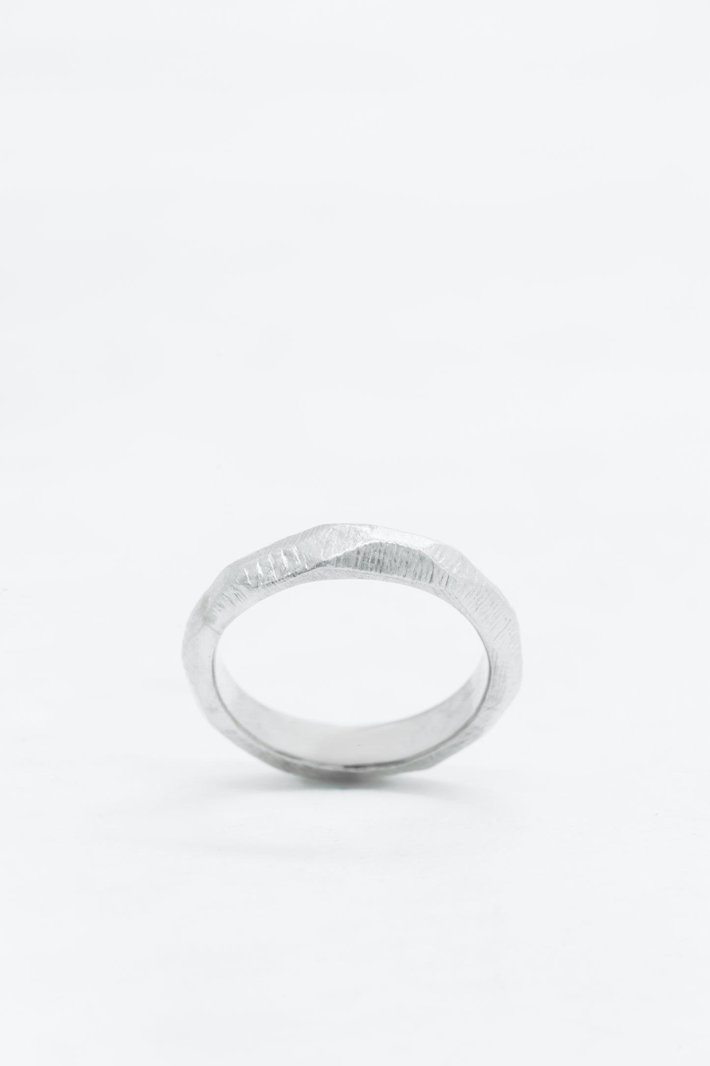 ROUGH GEOMETRIC RING
