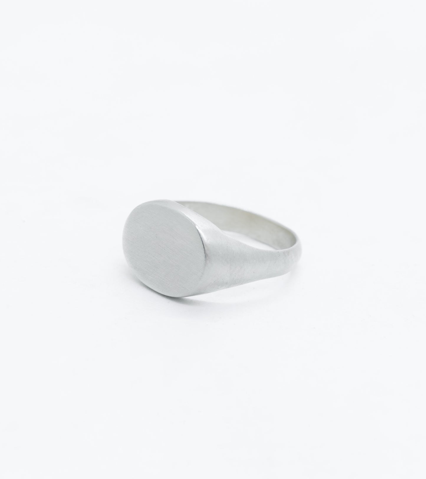 OVAL SIGNET RING