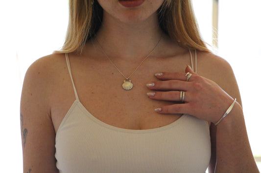 S SHELL NECKLACE